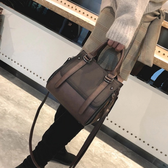 Duke Hudson- Leather Shoulder Bag - Picture 2 of 12